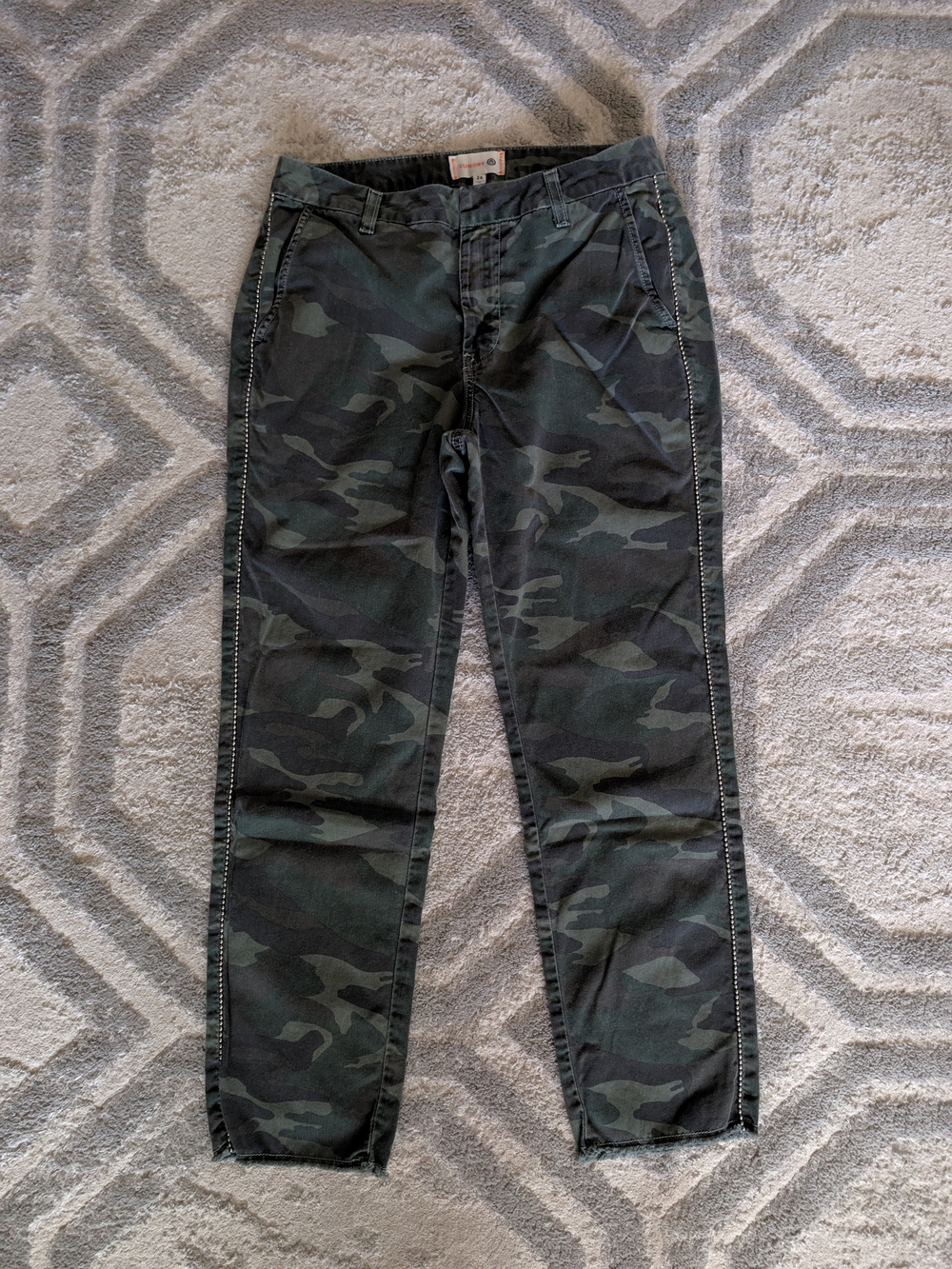 Sundry Women's Camouflage Slim Fit Tapered Green Pants Size 26